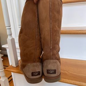 UGG’s boots. Long pull on style. Brown. Size 8